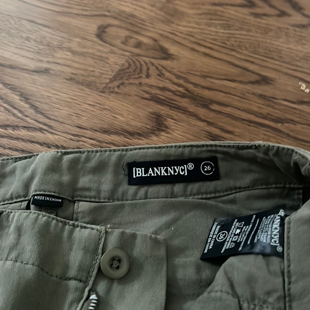Blank NYC khaki green size 26 gently used cargo pants